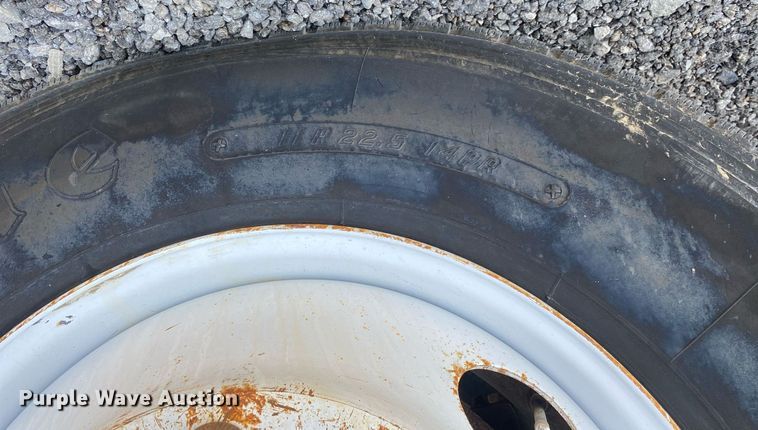 image for item KW9268 2007 International 4300  digger derrick truck