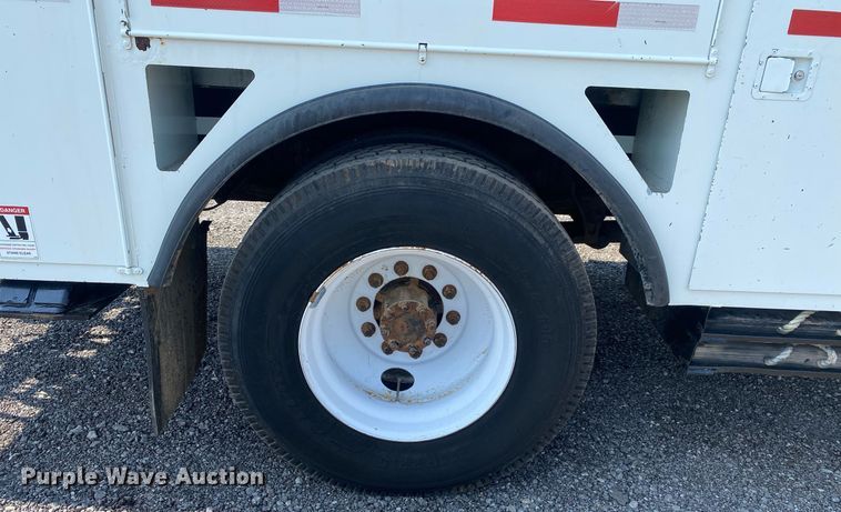 image for item KW9268 2007 International 4300  digger derrick truck