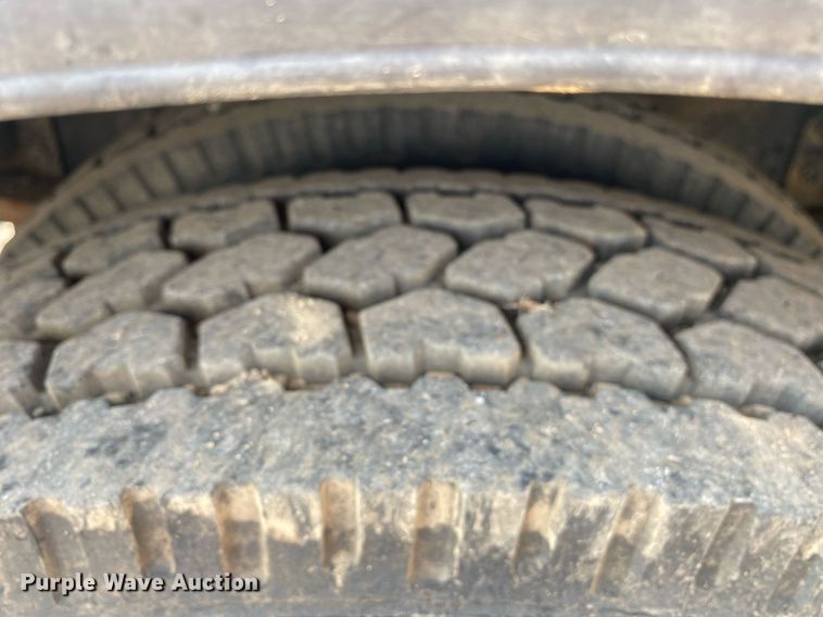 image for item KW9268 2007 International 4300  digger derrick truck