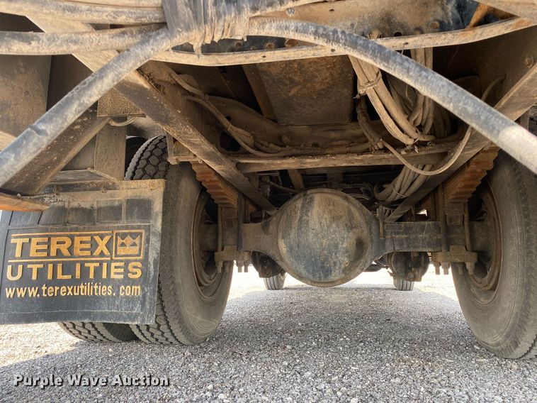 image for item KW9268 2007 International 4300  digger derrick truck