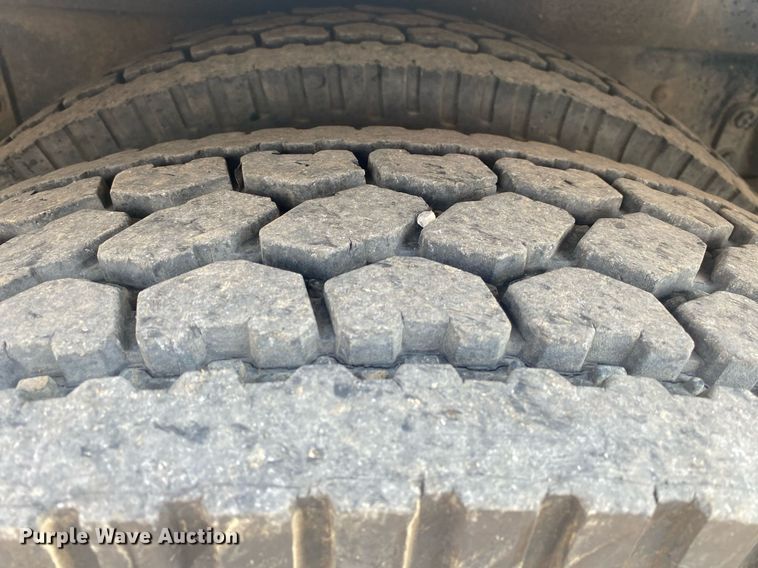 image for item KW9268 2007 International 4300  digger derrick truck