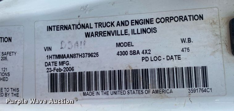 image for item KW9268 2007 International 4300  digger derrick truck