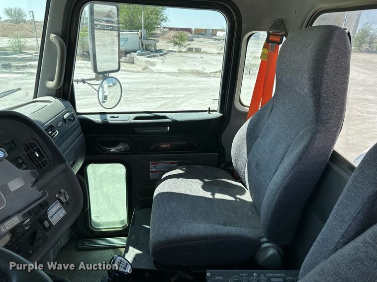 image for item KX9003 2015 Peterbilt 365  ready mix truck