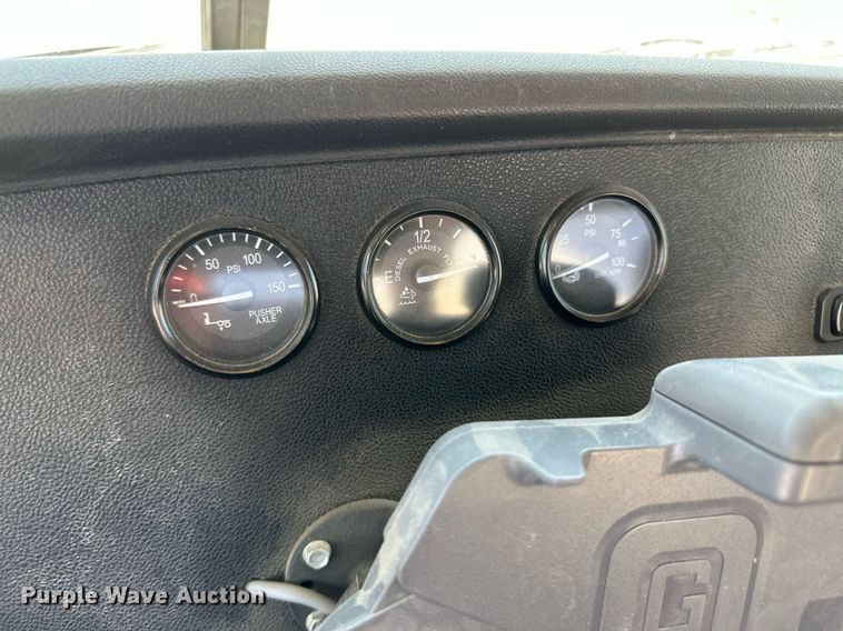 image for item KX9003 2015 Peterbilt 365  ready mix truck