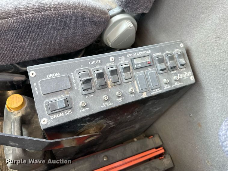 image for item KX9003 2015 Peterbilt 365  ready mix truck