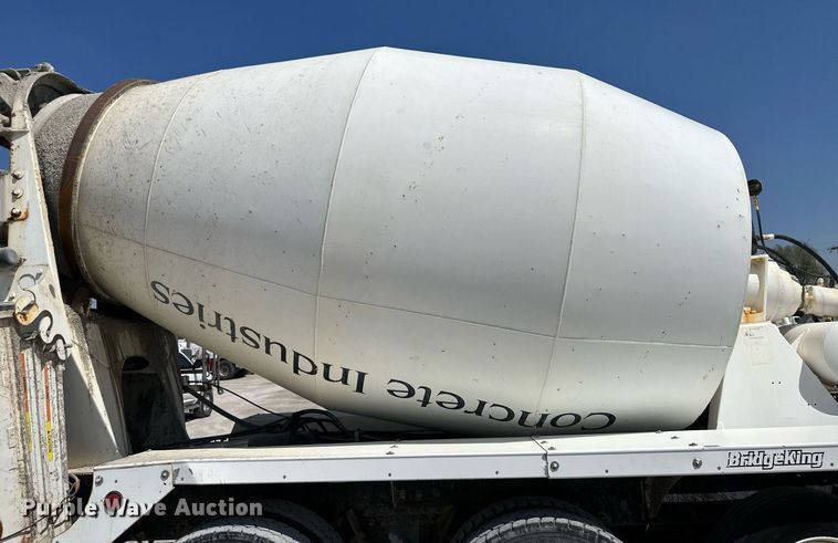 image for item KX9003 2015 Peterbilt 365  ready mix truck