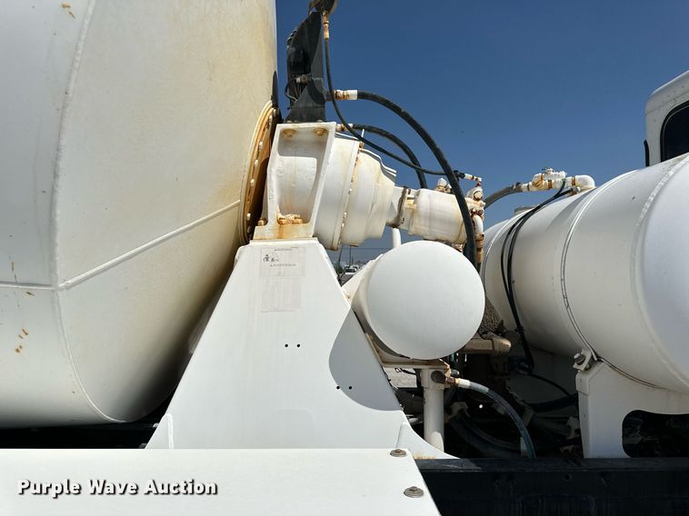 image for item KX9003 2015 Peterbilt 365  ready mix truck