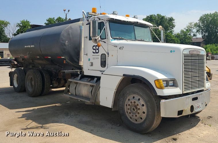 image for item LE9146 1990 Freightliner FLD  water truck