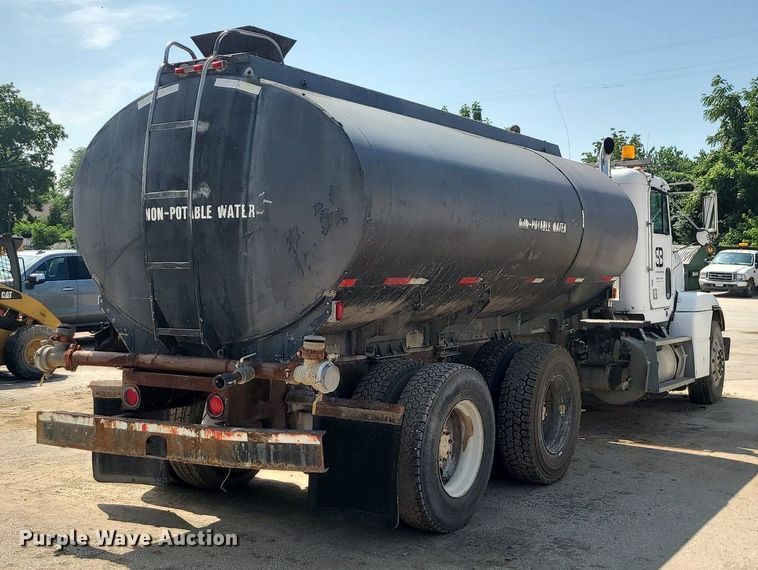 image for item LE9146 1990 Freightliner FLD  water truck