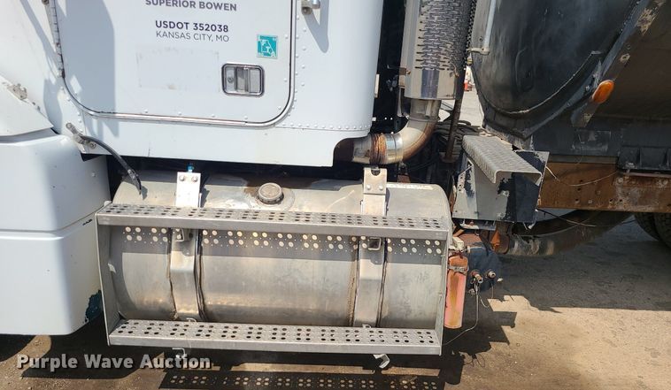 image for item LE9146 1990 Freightliner FLD  water truck