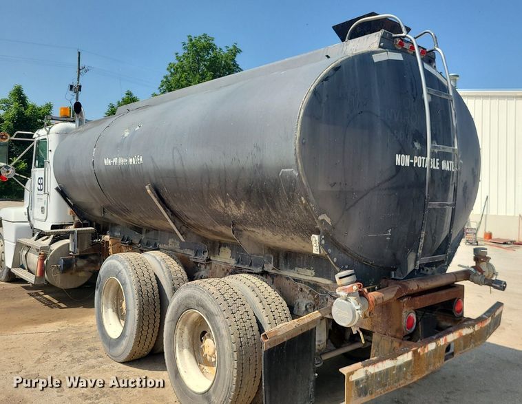 image for item LE9146 1990 Freightliner FLD  water truck