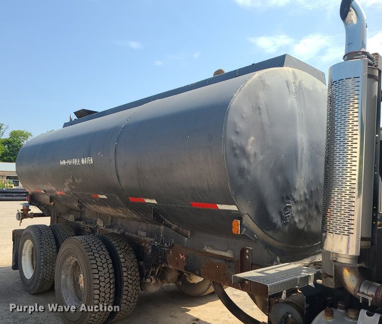 image for item LE9146 1990 Freightliner FLD  water truck