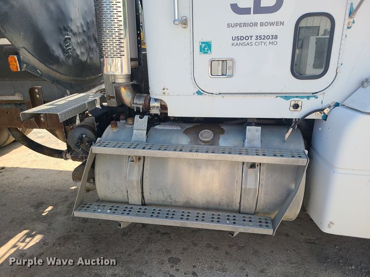 image for item LE9146 1990 Freightliner FLD  water truck