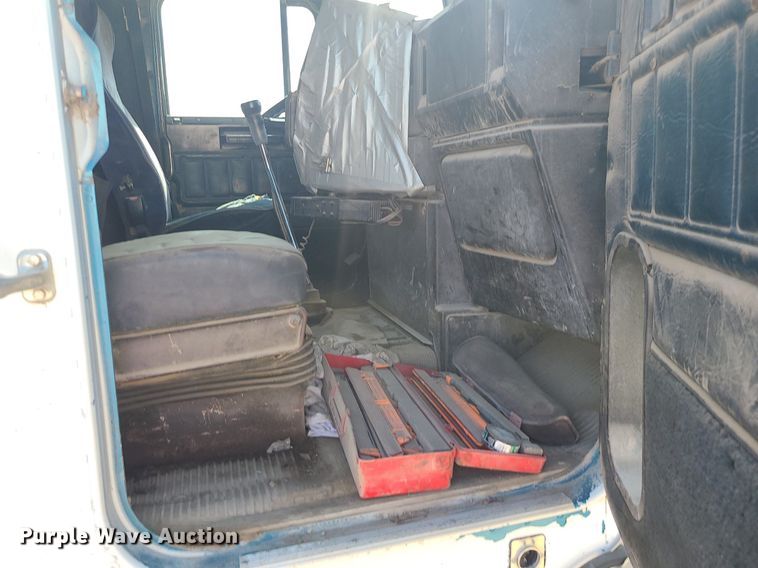 image for item LE9146 1990 Freightliner FLD  water truck