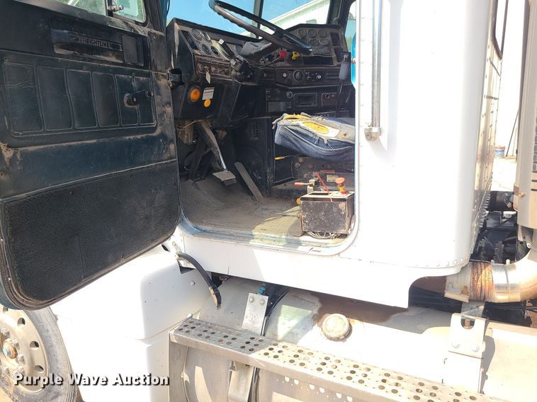 image for item LE9146 1990 Freightliner FLD  water truck