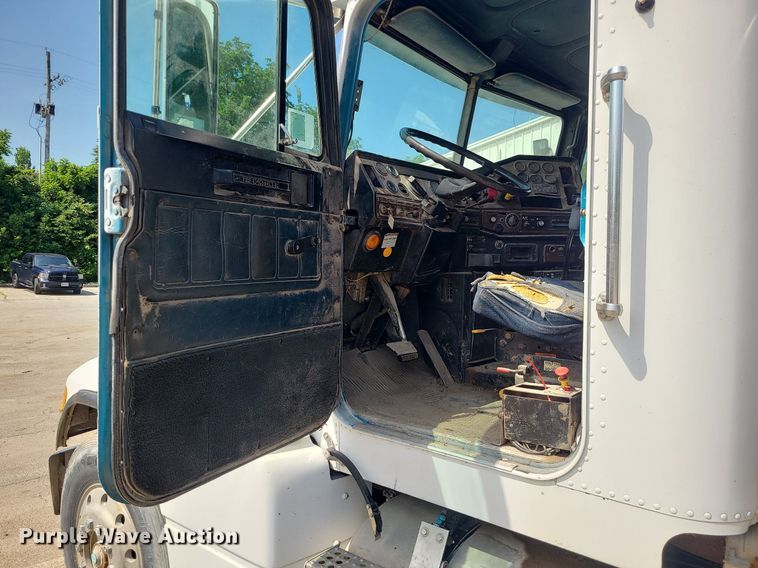 image for item LE9146 1990 Freightliner FLD  water truck