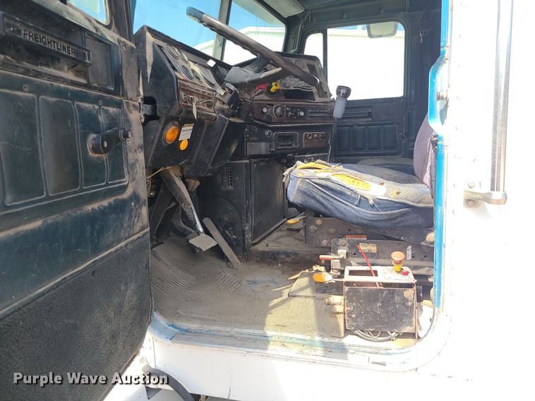 image for item LE9146 1990 Freightliner FLD  water truck