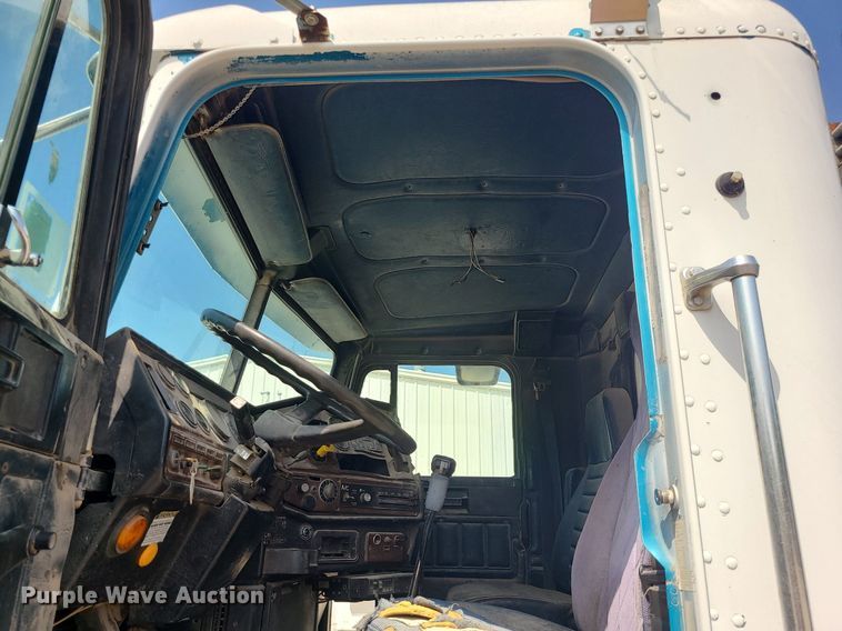 image for item LE9146 1990 Freightliner FLD  water truck