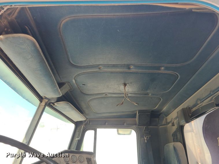 image for item LE9146 1990 Freightliner FLD  water truck