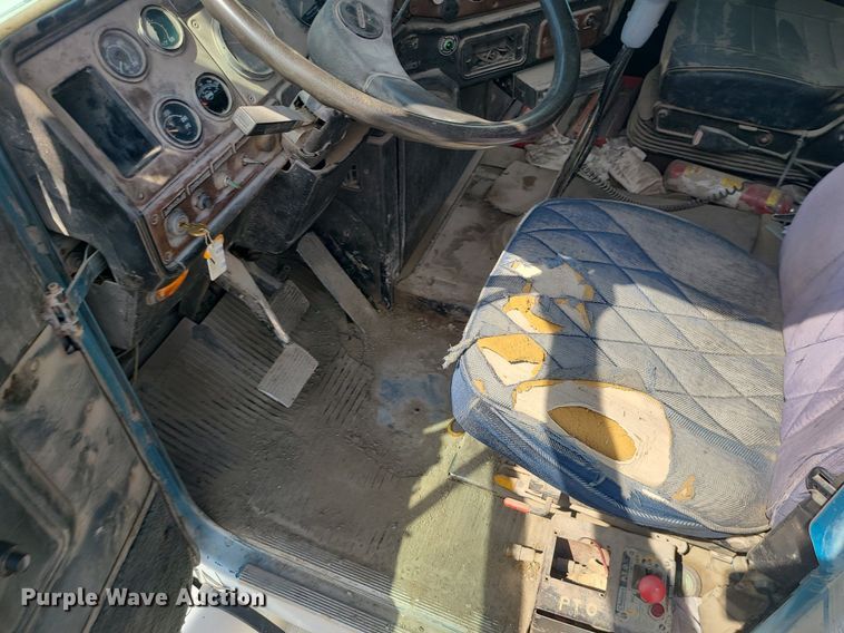 image for item LE9146 1990 Freightliner FLD  water truck