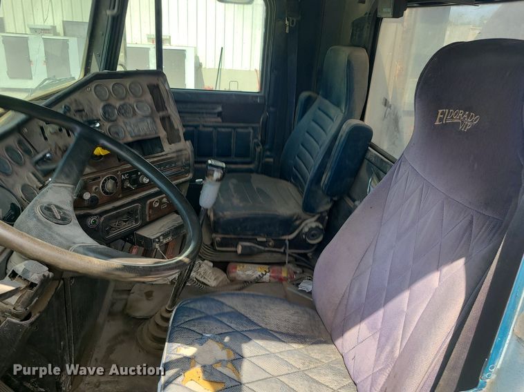 image for item LE9146 1990 Freightliner FLD  water truck