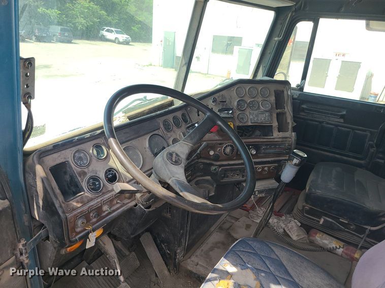 image for item LE9146 1990 Freightliner FLD  water truck