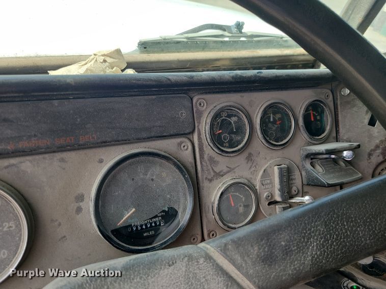 image for item LE9146 1990 Freightliner FLD  water truck