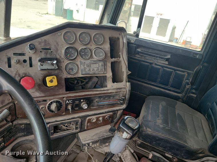 image for item LE9146 1990 Freightliner FLD  water truck