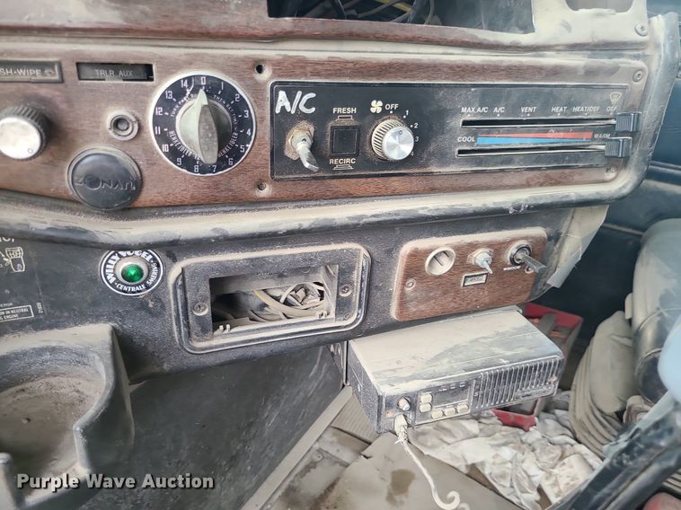 image for item LE9146 1990 Freightliner FLD  water truck