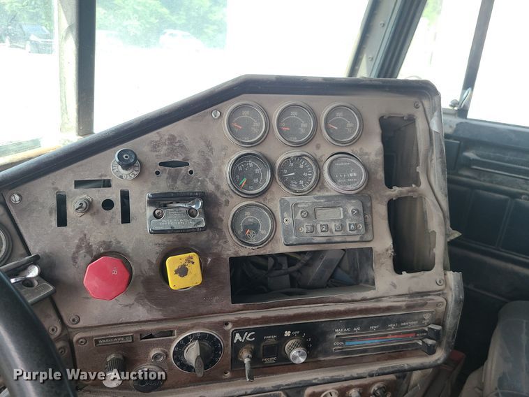 image for item LE9146 1990 Freightliner FLD  water truck