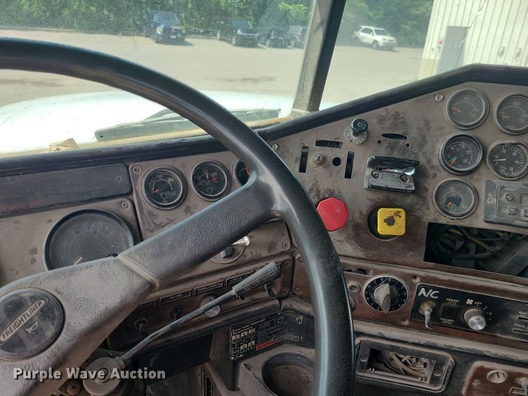 image for item LE9146 1990 Freightliner FLD  water truck