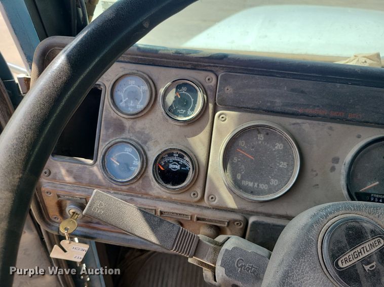 image for item LE9146 1990 Freightliner FLD  water truck