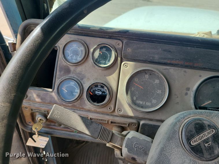 image for item LE9146 1990 Freightliner FLD  water truck