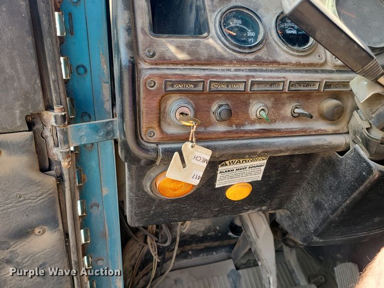 image for item LE9146 1990 Freightliner FLD  water truck