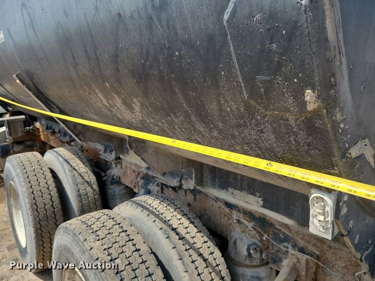 image for item LE9146 1990 Freightliner FLD  water truck