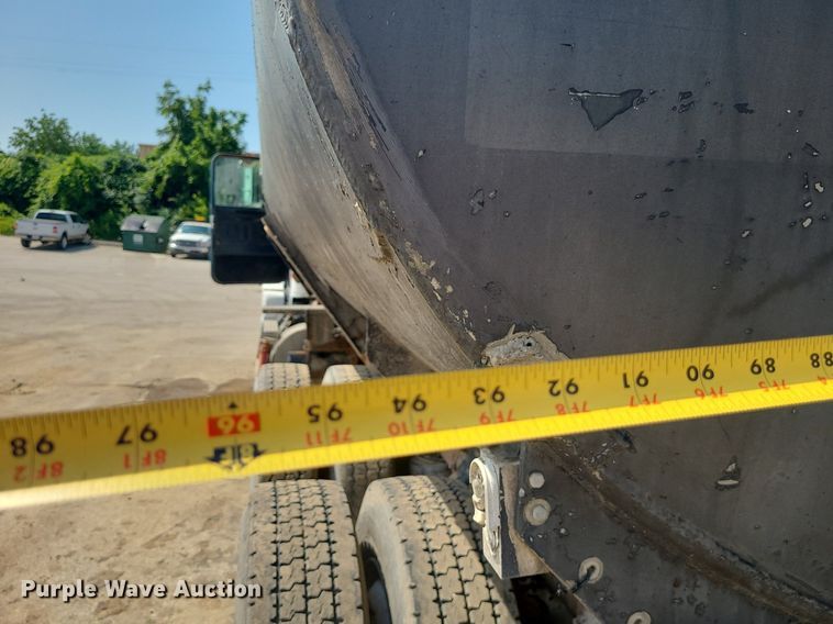 image for item LE9146 1990 Freightliner FLD  water truck