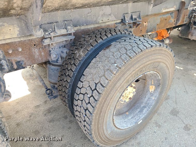 image for item LE9146 1990 Freightliner FLD  water truck