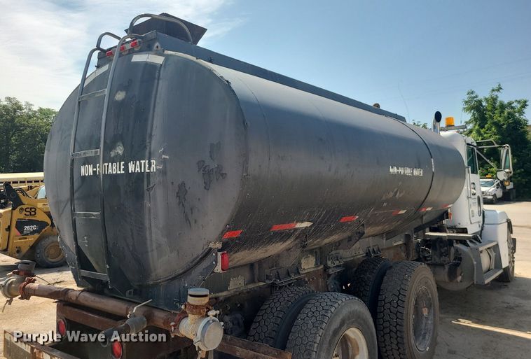 image for item LE9146 1990 Freightliner FLD  water truck