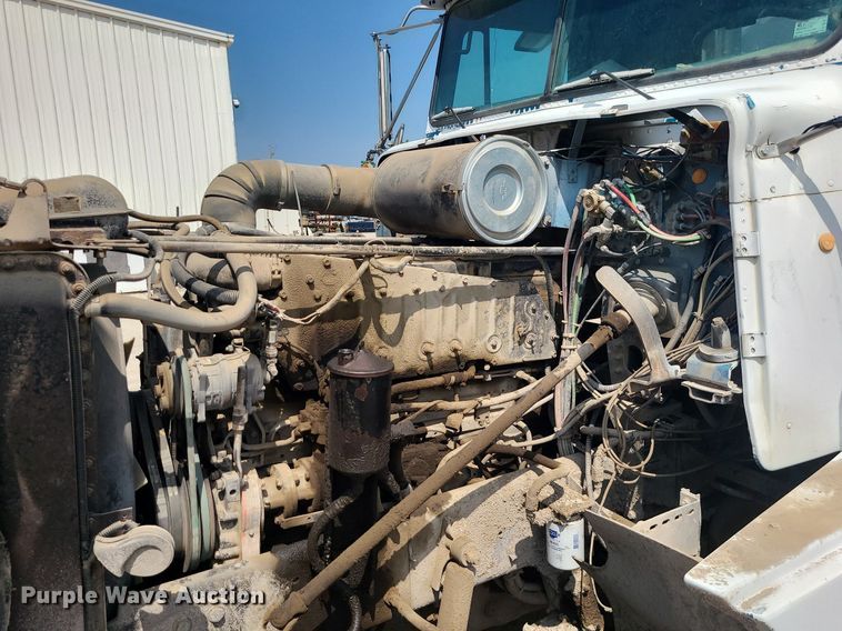 image for item LE9146 1990 Freightliner FLD  water truck