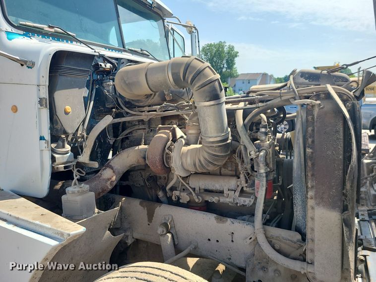 image for item LE9146 1990 Freightliner FLD  water truck