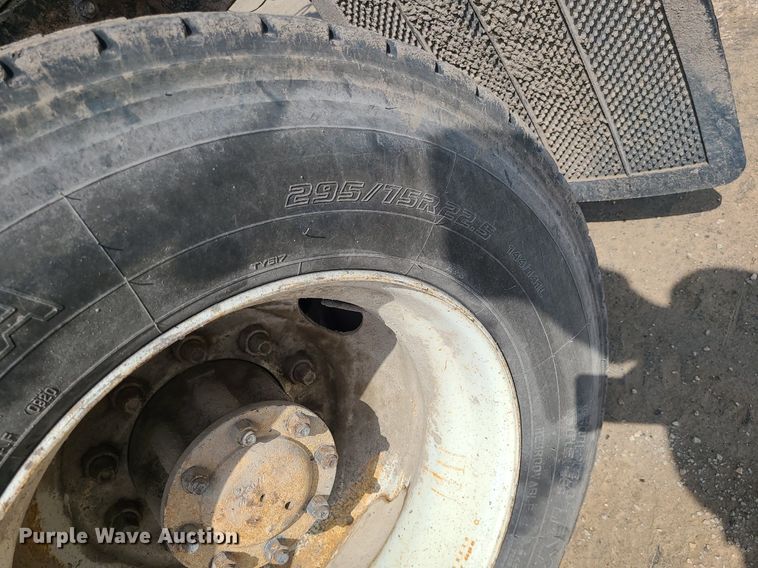 image for item LE9146 1990 Freightliner FLD  water truck