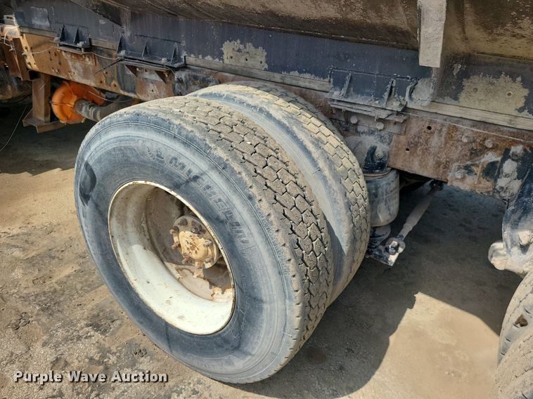 image for item LE9146 1990 Freightliner FLD  water truck