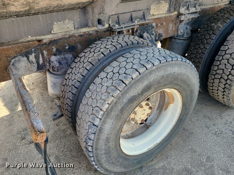 image for item LE9146 1990 Freightliner FLD  water truck