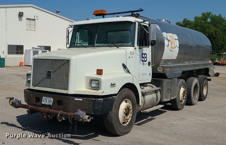 image for item LE9147 1998 Volvo WG  water truck