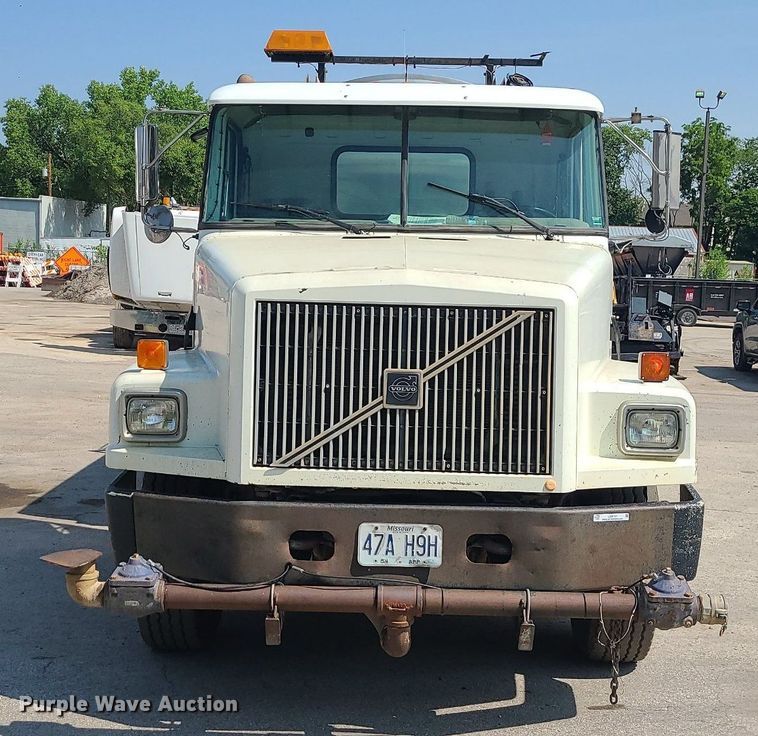 image for item LE9147 1998 Volvo WG  water truck