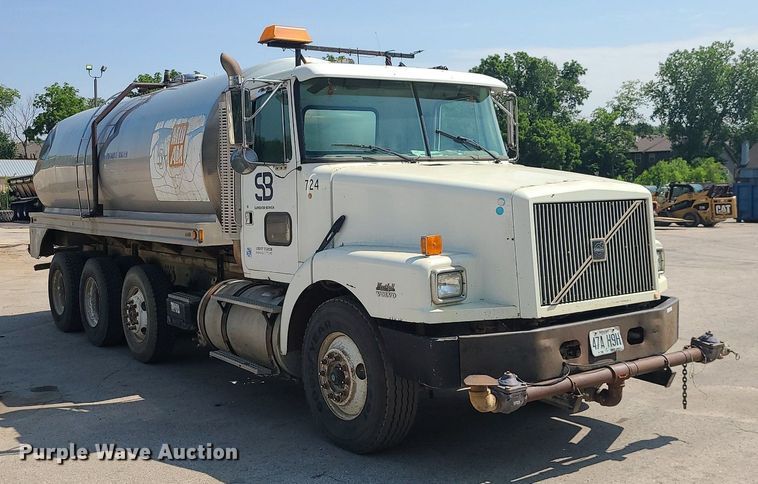 image for item LE9147 1998 Volvo WG  water truck