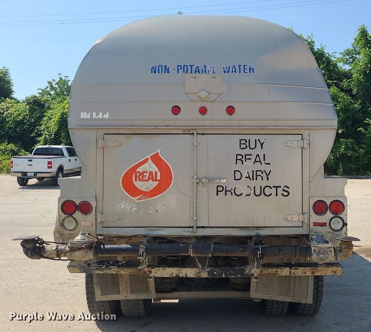 image for item LE9147 1998 Volvo WG  water truck