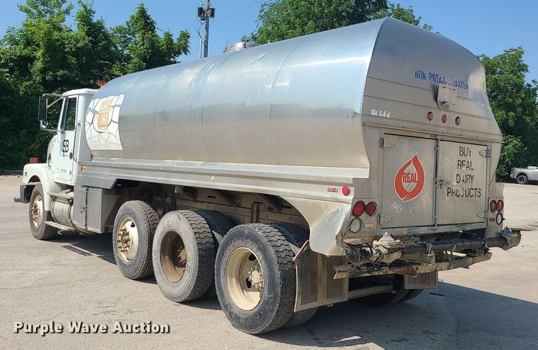 image for item LE9147 1998 Volvo WG  water truck