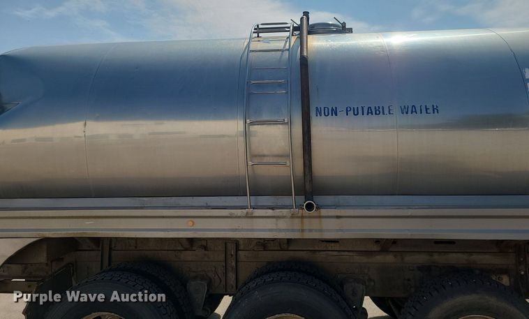 image for item LE9147 1998 Volvo WG  water truck