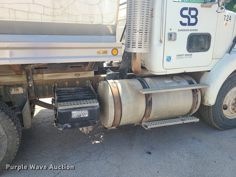 image for item LE9147 1998 Volvo WG  water truck